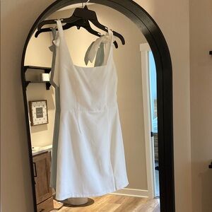 Lulu's white dress